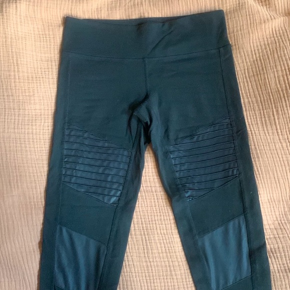 ALO - Yoga High Rise Moto Leggings, Size Medium - Picture 5 of 9
